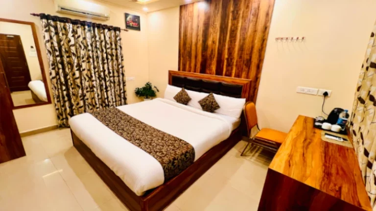 Royal Deluxe King Room